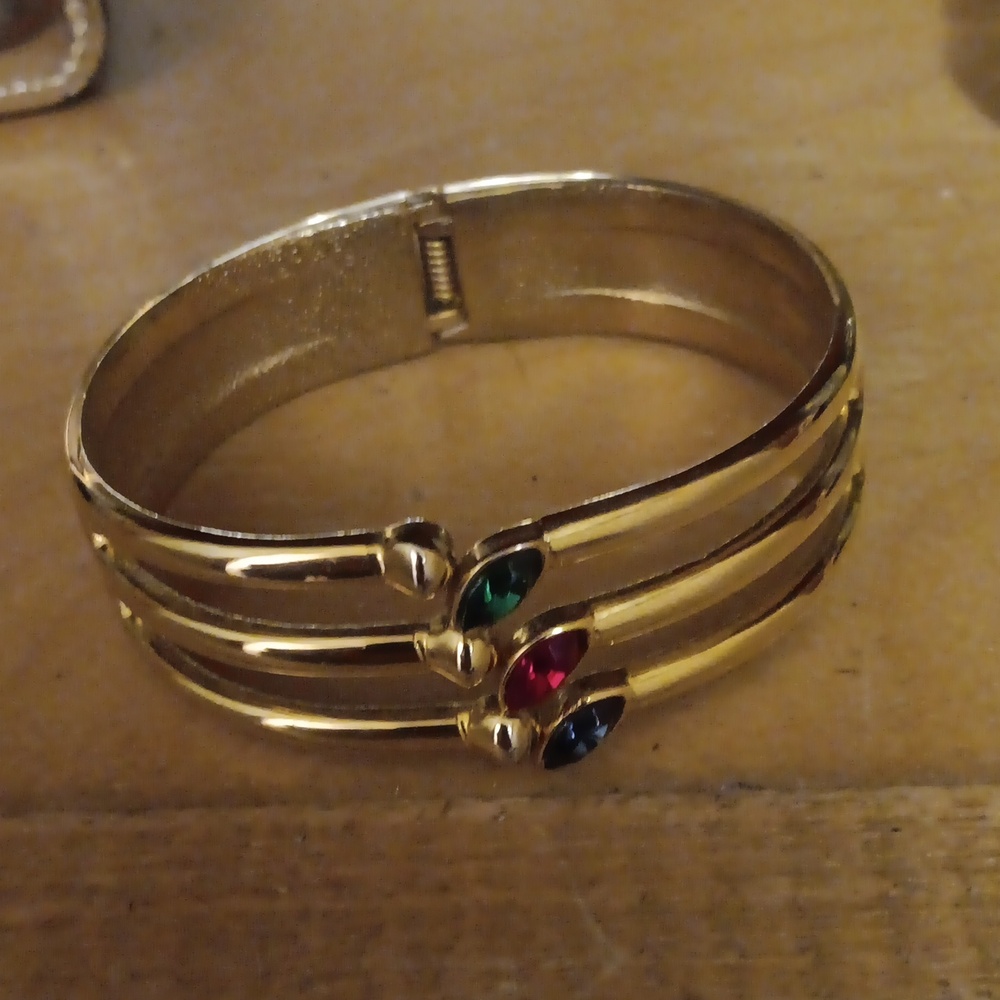 Vintage 1980's bracelet with glass stones
